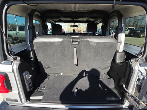 Used 2018 Jeep Wrangler Rubicon w/ Steel Bumper Group image 30