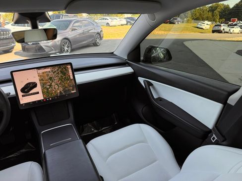 Used 2021 Tesla Model Y Long Range AWD/4WD image 25