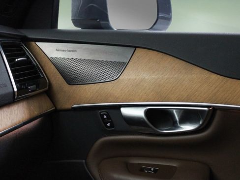 Certified 2023 Volvo XC90 B6 Plus w/ Protection Package Premier AWD/4WD image 41