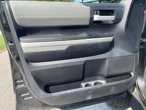 Used 2014 Toyota Tundra Limited w/ Limited Premium Package image 18