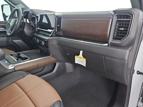 Certified 2025 Chevrolet Silverado 2500 High Country w/ Technology Package AWD/4WD image 36