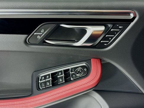 New 2026 Porsche Macan image 11