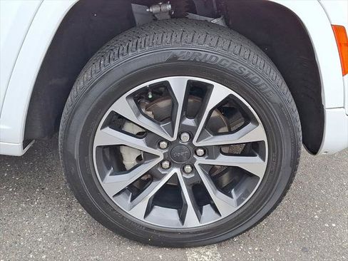 Certified 2023 Jeep Grand Cherokee Overland image 9