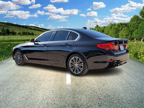Used 2019 BMW 530i w/ Convenience Package image 3