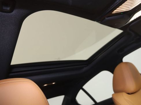 Used 2025 BMW M340i xDrive w/ Premium Package image 11