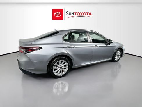 Used 2021 Toyota Camry LE image 4