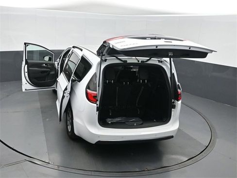 New 2026 Chrysler Pacifica Select image 52