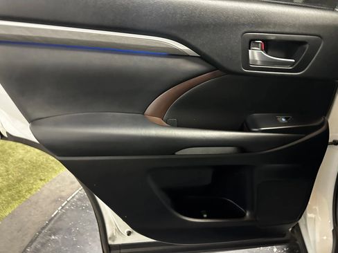 Used 2019 Toyota Highlander Limited image 18
