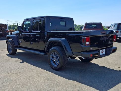 New 2026 Jeep Gladiator Sport AWD/4WD image 3