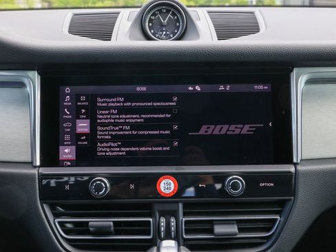 Certified 2026 Porsche Macan AWD/4WD image 36