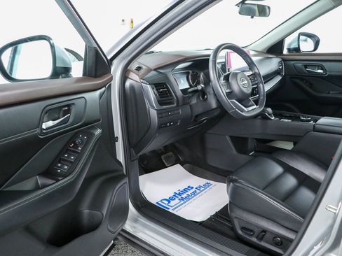 Used 2023 Nissan Rogue SV w/ SV Premium B Package AWD/4WD image 3