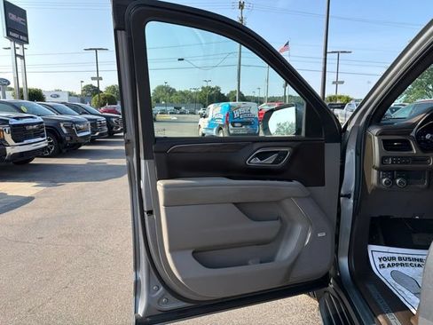 Certified 2022 Chevrolet Tahoe LT w/ Luxury Package AWD/4WD image 12
