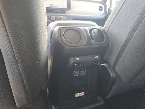 Used 2024 Jeep Wrangler Unlimited Sahara AWD/4WD image 23