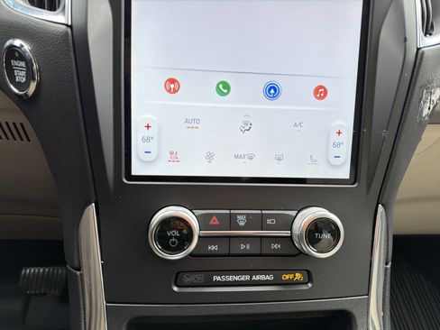 Used 2024 Ford Edge Titanium w/ Titanium Elite Package image 19