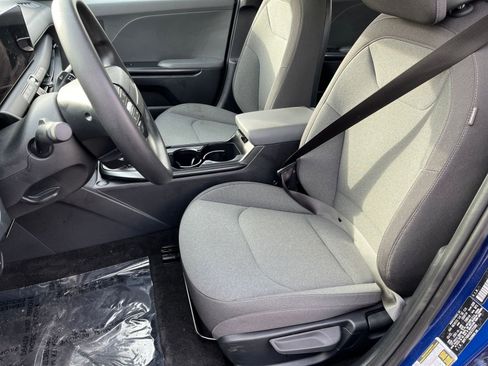 Used 2025 Kia K4 LXS image 32