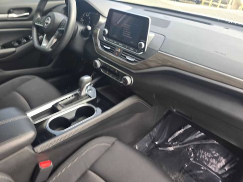 Used 2023 Nissan Altima 2.5 SV image 12