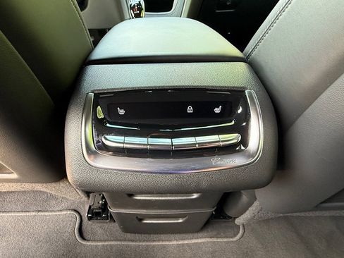 Used 2022 Cadillac XT6 Premium Luxury w/ Platinum Package AWD/4WD image 17