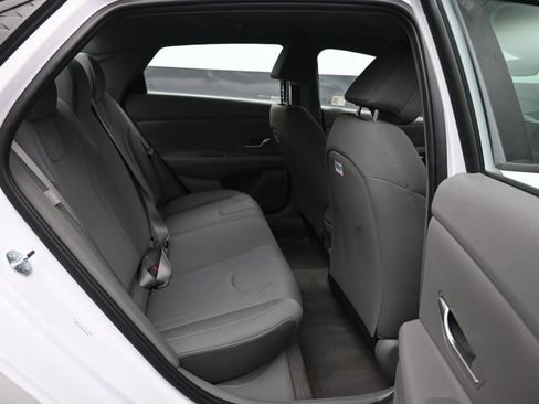 Used 2025 Hyundai Elantra SE FWD image 23