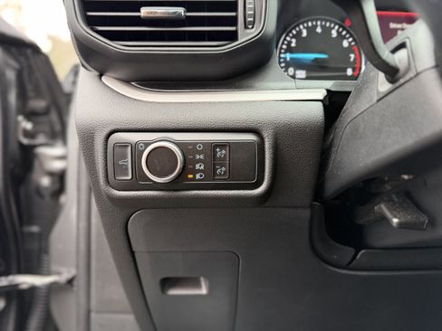 Used 2023 Ford Explorer XLT image 24