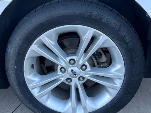 Used 2014 Ford Taurus SEL image 10