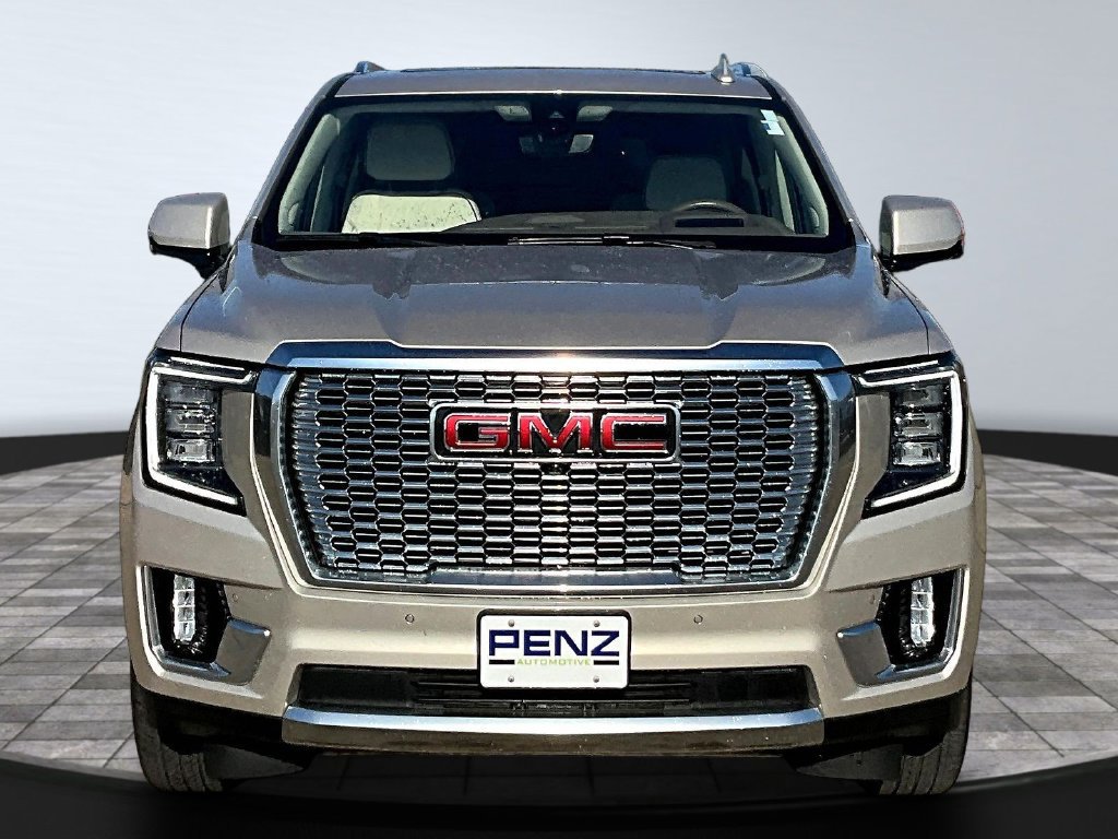 Used 2021 GMC Yukon XL Denali w/ Denali Premium Package AWD/4WD image 2