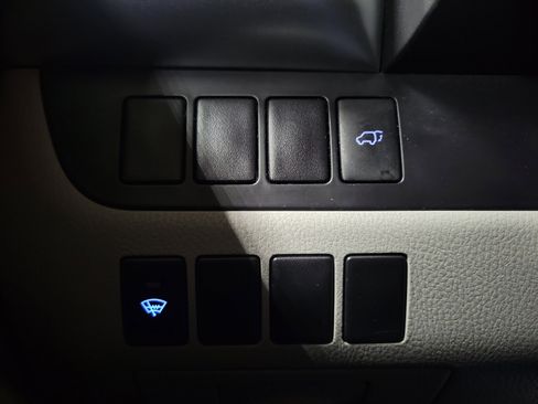 Used 2014 Toyota Highlander XLE image 24