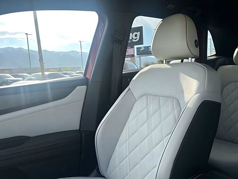 Used 2024 Volkswagen Atlas Cross Sport SEL Premium R-Line AWD/4WD image 32