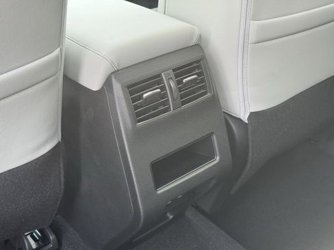 New 2025 Mitsubishi Outlander SE image 12