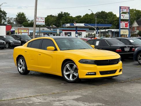 Used 2018 Dodge Charger SXT Plus w/ Quick Order Package 29J RWD image 3