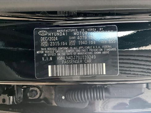 Certified 2025 Hyundai Elantra Limited FWD image 34