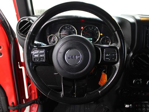 Used 2015 Jeep Wrangler Unlimited Sahara image 6