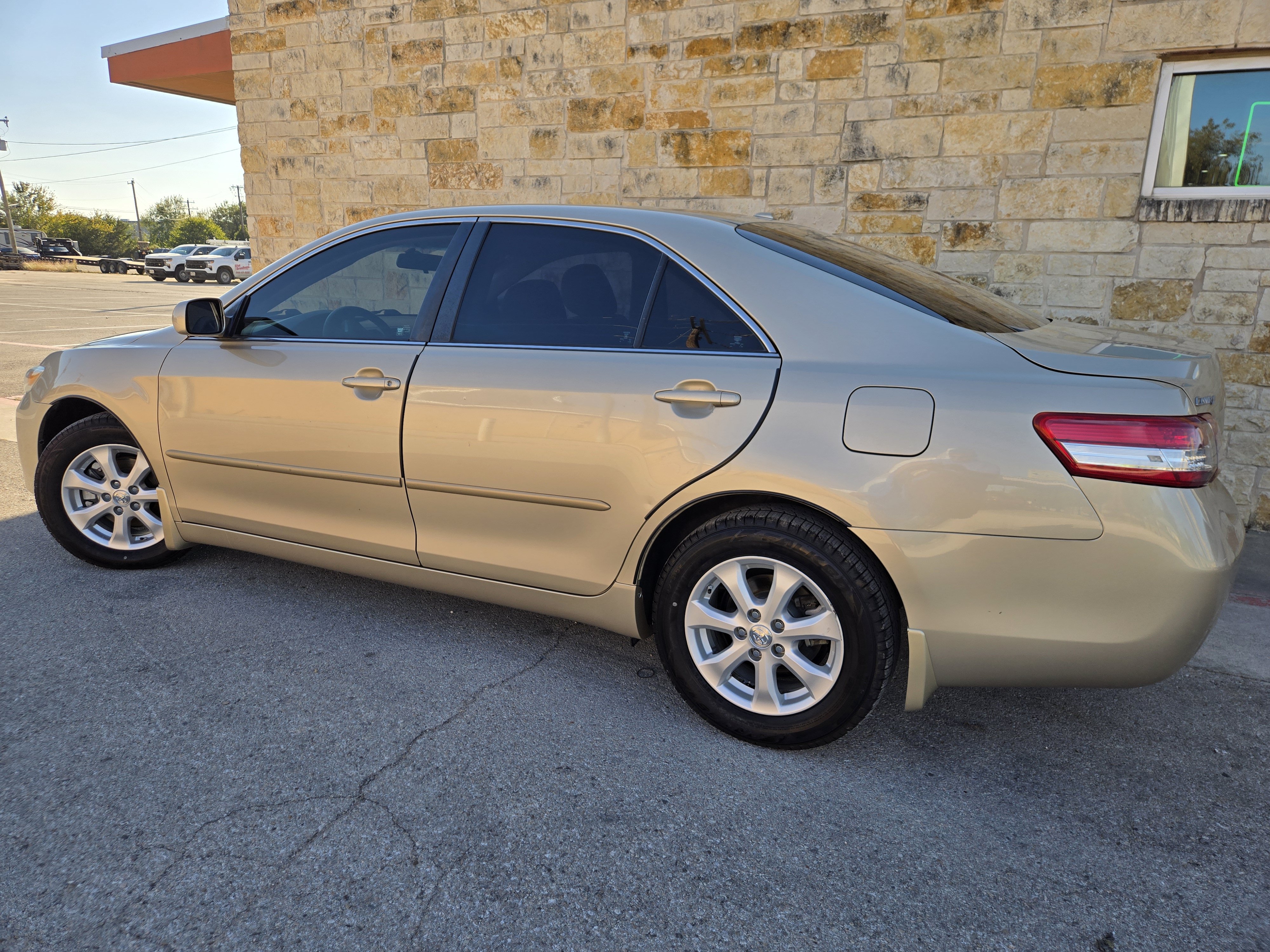 Used 2011 Toyota Camry LE w/ LE Extra-Value Pkg FWD image 3