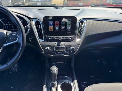 Used 2016 Chevrolet Malibu LT FWD image 2