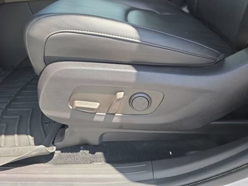 Used 2025 Kia Carnival SX FWD image 12