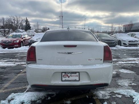 Used 2015 Chrysler 300 S image 5