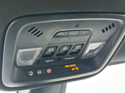 Certified 2023 Chevrolet Traverse RS image 23