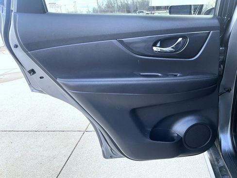 Used 2020 Nissan Rogue SV image 21