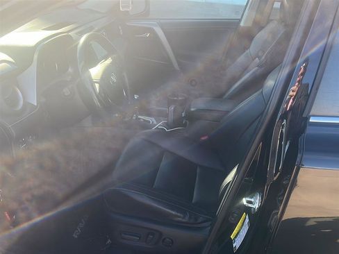 Used 2016 Toyota RAV4 Limited image 5