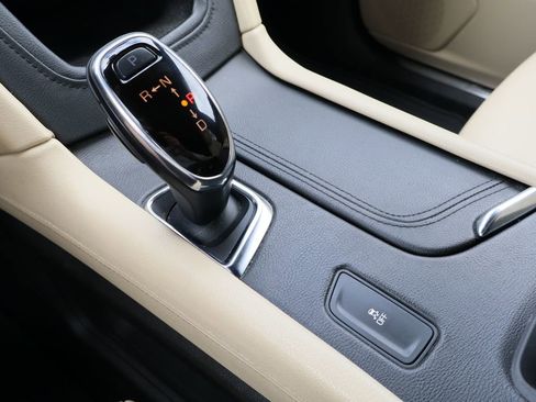 Used 2018 Cadillac XT5 FWD image 18