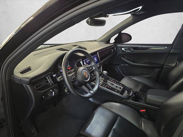 Used 2025 Porsche Macan AWD/4WD image 16