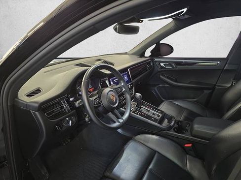 Used 2025 Porsche Macan AWD/4WD image 16