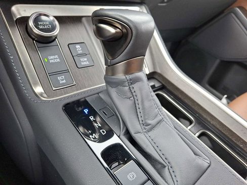 Used 2025 Lexus GX 550 w/ Accessory Package (2T) image 10