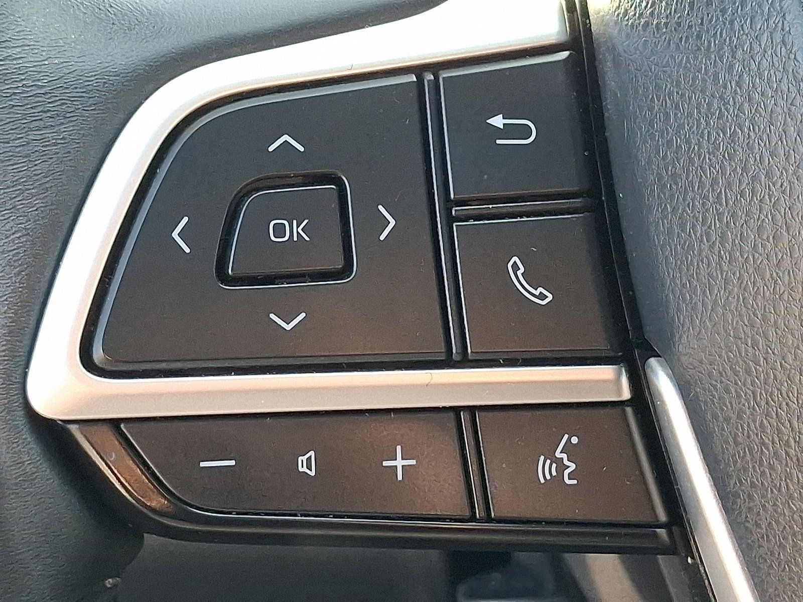 Used 2023 Toyota Highlander XLE w/ Protection Package #3 (TMS) AWD/4WD image 22