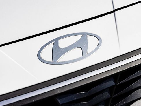 Used 2024 Hyundai Elantra SEL FWD image 4