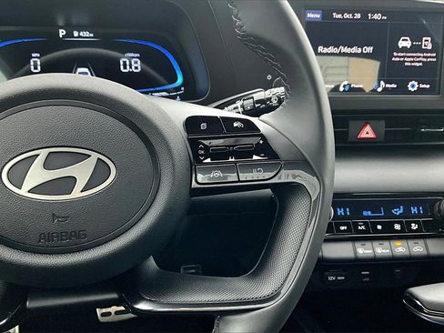 Certified 2025 Hyundai Elantra Sport image 19