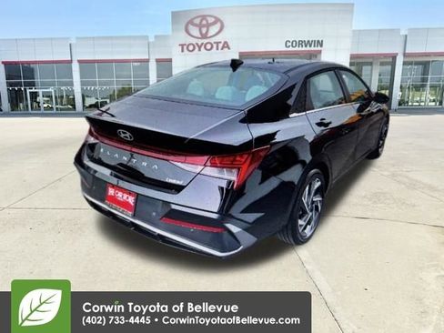 Used 2025 Hyundai Elantra Limited image 5