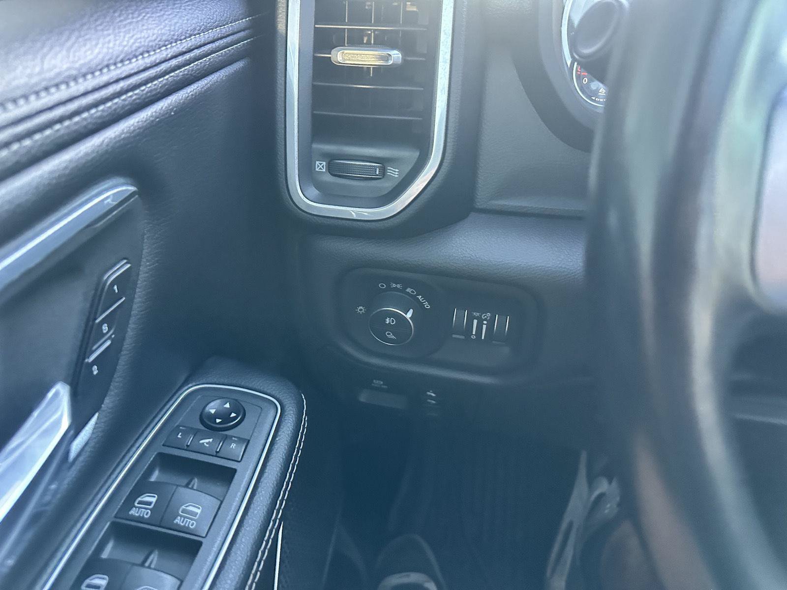 Used 2021 RAM 1500 Laramie w/ Sport Appearance Package AWD/4WD image 31