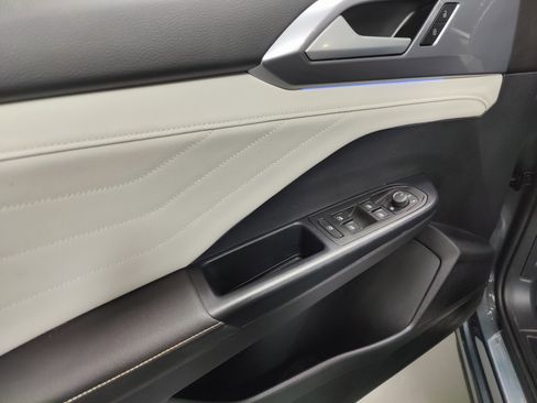 Used 2025 Volkswagen Taos SEL w/ Black Wheel Plus Package image 27