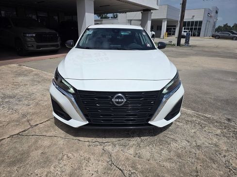 Used 2025 Nissan Altima 2.5 SV FWD image 6