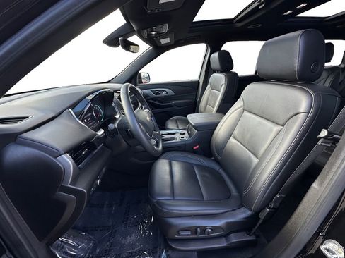 Used 2023 Chevrolet Traverse LT w/ LT Premium Package image 9